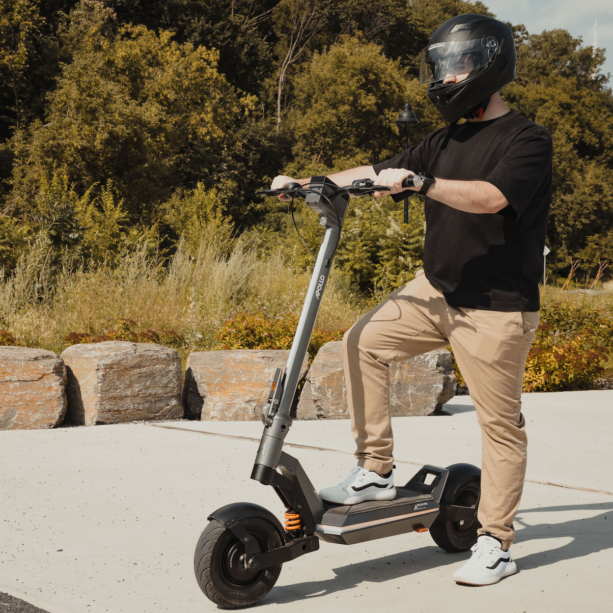 EZbike Canada : Apollo Pro E-Scooter